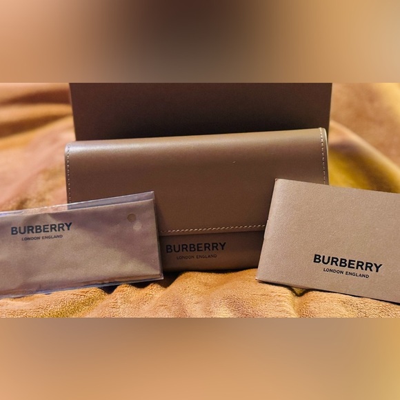 NWT BURBERRY Black Vintage Sunglasses - Picture 3 of 11